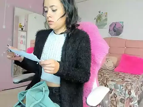 ivyyemerald  online show from May 26, 12:03 pm