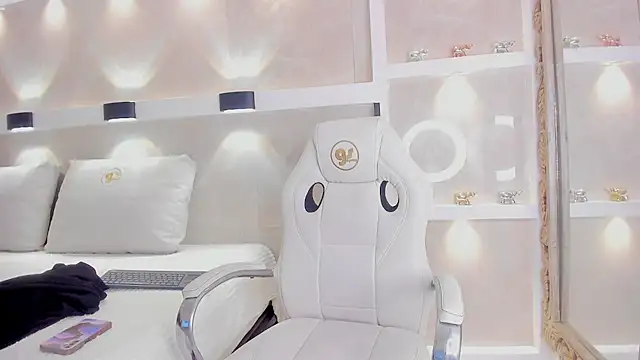 juliana smithh online show from June 11, 3:03 am