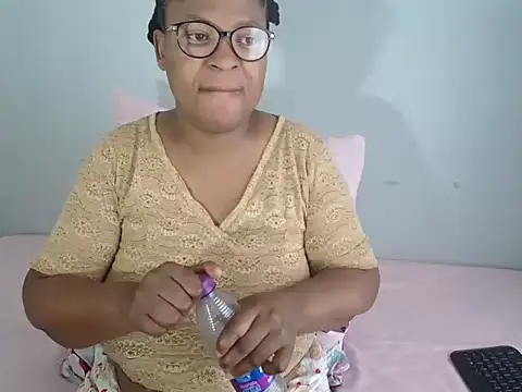 CandyYumsAerolaXX online show from May 21, 9:50 am