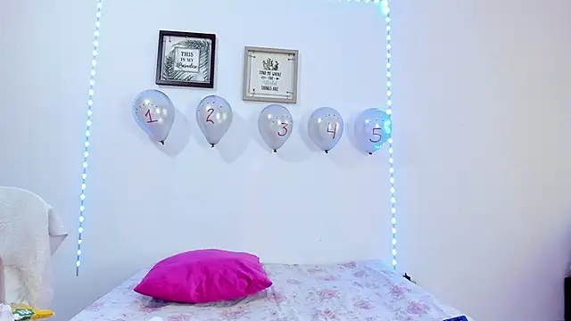 luna dollie online show from May 29, 2:01 pm
