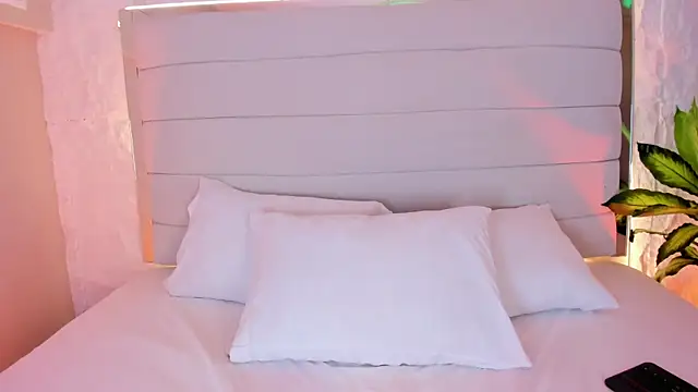 Snapshot of Ali_Hamilton chatting on May 22, 8:40 pm Ali Hamilton online show from May 22, 8:40 pm