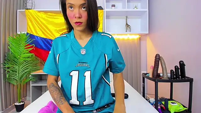 pinktaylor  online show from June 27, 4:40 am