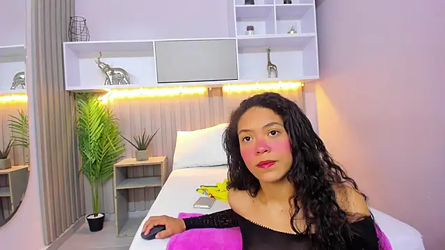 pinktaylor  online show from June 12, 4:10 am