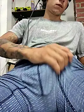 Snapshot of tom_latin chatting on June 13, 1:14 am tom latin online show from June 13, 1:14 am
