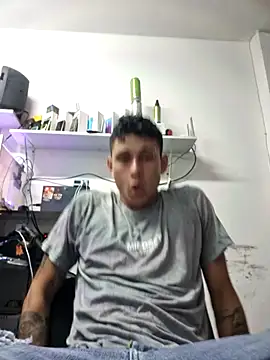 Snapshot of tom_latin chatting on June 6, 2:28 am tom latin online show from June 6, 2:28 am