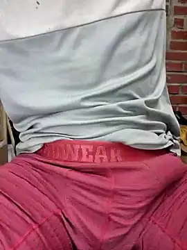 Snapshot of tom_latin chatting on June 27, 2:17 am tom latin online show from June 27, 2:17 am