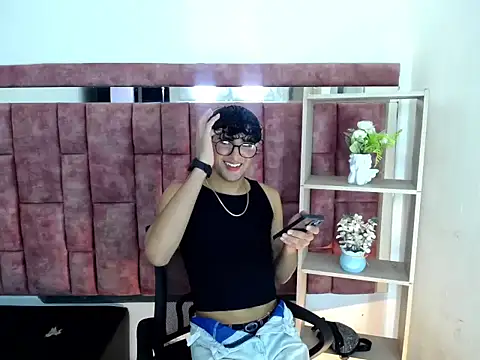 Logaanhotts online show from May 27, 9:33 pm