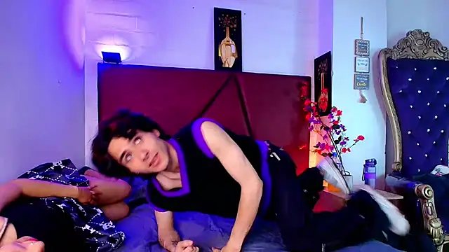 Snapshot of Chlloe_Fox chatting on June 4, 7:51 pm Chlloe Fox online show from June 4, 7:51 pm