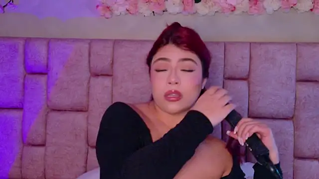 Snapshot of Brit_cherry chatting on June 12, 6:33 am Brit cherry online show from June 12, 6:33 am
