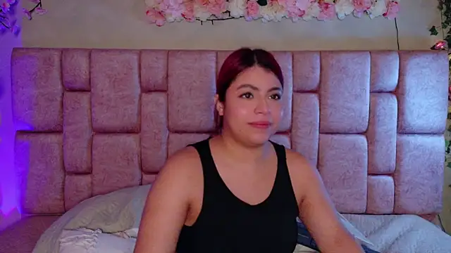 Snapshot of Brit_cherry chatting on July 7, 5:54 am Brit cherry online show from July 7, 5:54 am