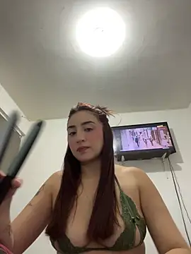 EsmeraldaMidnight online show from June 18, 6:01 am