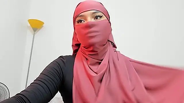 Snapshot of Samira_1 chatting on May 28, 8:26 pm Samira 1 online show from May 28, 8:26 pm