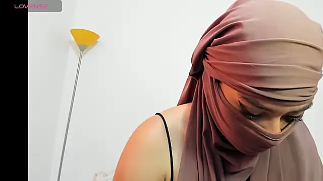 Snapshot of Samira_1 chatting on May 22, 8:40 pm Samira 1 online show from May 22, 8:40 pm
