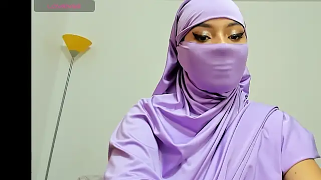 Snapshot of Samira_1 chatting on May 27, 9:33 pm Samira 1 online show from May 27, 9:33 pm