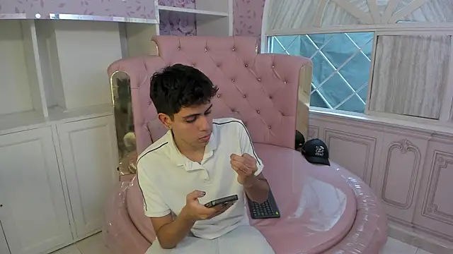 hunterwest06 online show from June 1, 8:52 pm