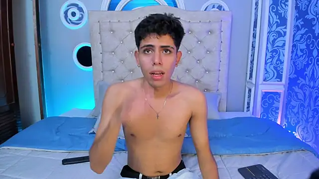 hunterwest06 online show from June 14, 12:40 am