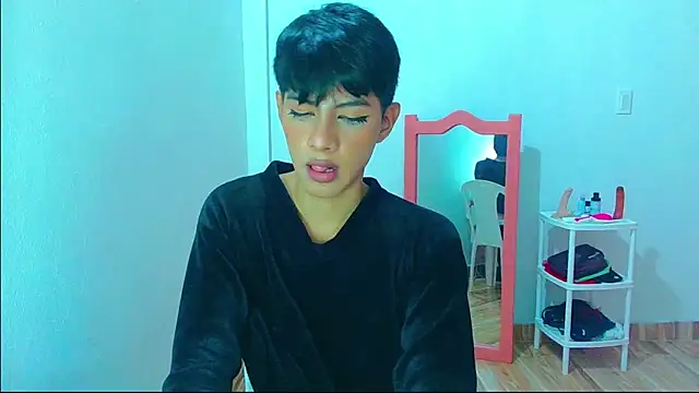 Snapshot of phuwin_bj chatting on May 25, 6:12 am phuwin bj online show from May 25, 6:12 am