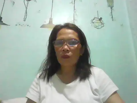 momshe2026 online show from June 18, 1:16 pm