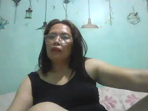 momshe2026 online show from May 30, 8:03 pm