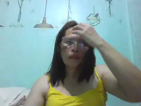 momshe2026 online show from June 9, 1:34 pm