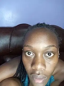 Snapshot of Paulahaze chatting on June 7, 8:25 pm Paulahaze online show from June 7, 8:25 pm