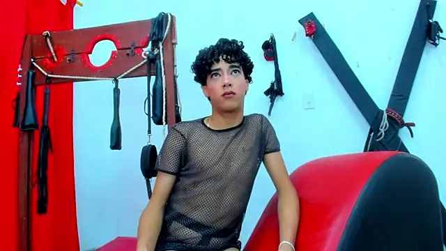 boy max latin online show from May 21, 4:10 am