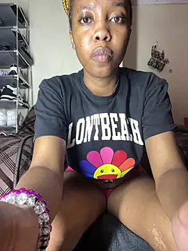 Snapshot of Sweet_Linah1 chatting on June 25, 2:33 pm Sweet Linah1 online show from June 25, 2:33 pm