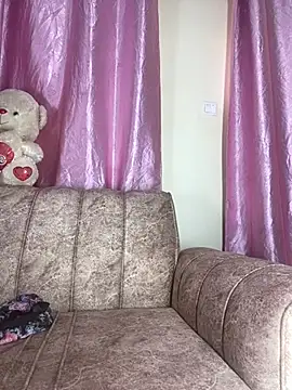 Snapshot of Sweet_Linah1 chatting on May 21, 12:02 pm Sweet Linah1 online show from May 21, 12:02 pm