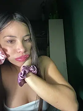 Snapshot of Juliett08 chatting on June 4, 10:58 pm Juliett08 online show from June 4, 10:58 pm