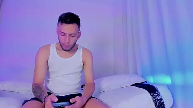 Snapshot of _Kevin_xxx chatting on October 5, 8:38 am Kevin xxx online show from October 5, 8:38 am