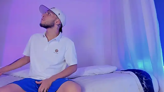 Snapshot of _Kevin_xxx chatting on October 24, 5:39 am Kevin xxx online show from October 24, 5:39 am