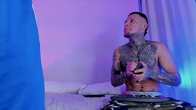 Snapshot of _Kevin_xxx chatting on October 26, 8:26 am Kevin xxx online show from October 26, 8:26 am