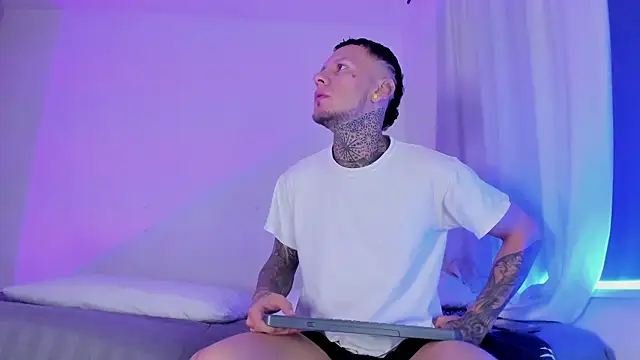 Snapshot of _Kevin_xxx chatting on November 8, 8:29 am Kevin xxx online show from November 8, 8:29 am