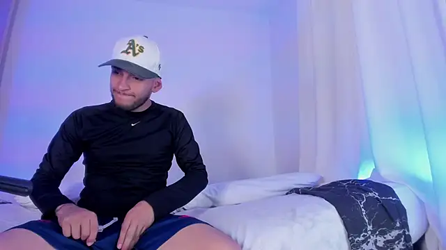 Snapshot of _Kevin_xxx chatting on November 22, 9:13 pm Kevin xxx online show from November 22, 9:13 pm