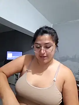 Snapshot of morena95_ chatting on June 4, 2:33 pm morena95 online show from June 4, 2:33 pm