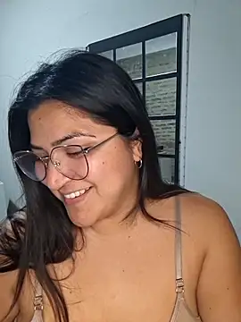 Snapshot of morena95_ chatting on June 7, 8:03 pm morena95 online show from June 7, 8:03 pm