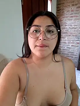 Snapshot of morena95_ chatting on June 6, 8:25 pm morena95 online show from June 6, 8:25 pm