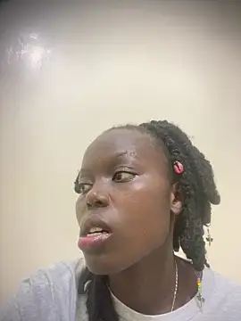 Snapshot of ebonycurvedass chatting on June 15, 11:32 am ebonycurvedass online show from June 15, 11:32 am