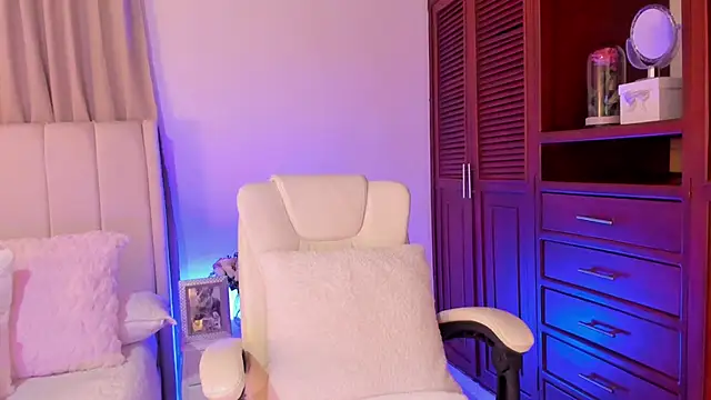 Alannawolff online show from June 3, 11:20 pm