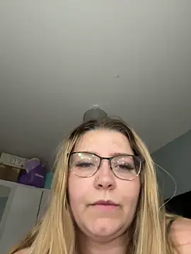LucieLouBabe online show from May 24, 11:37 pm