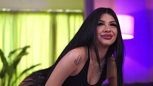 Snapshot of SpicyLeila chatting on May 25, 8:57 am SpicyLeila online show from May 25, 8:57 am