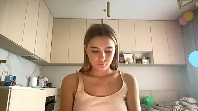 LavetaKempster online show from May 22, 1:42 pm