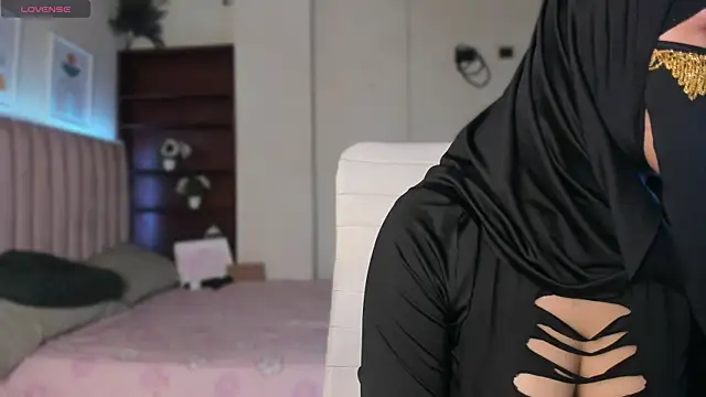 Snapshot of _SweetAmira_ chatting on June 6, 3:34 am SweetAmira online show from June 6, 3:34 am