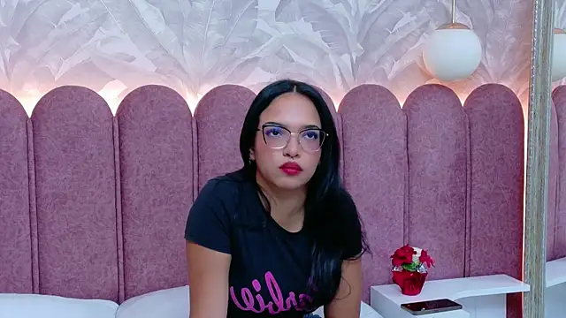 Maddy-Dove online show from May 26, 6:00 am