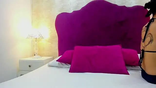 Snapshot of AlexaGill chatting on June 5, 12:33 pm AlexaGill online show from June 5, 12:33 pm