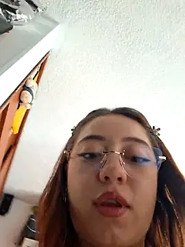 Laury ro6 online show from May 21, 2:58 pm