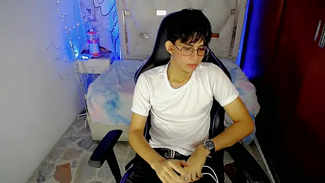 Snapshot of zxvn_n chatting on June 1, 1:44 pm zxvn n online show from June 1, 1:44 pm
