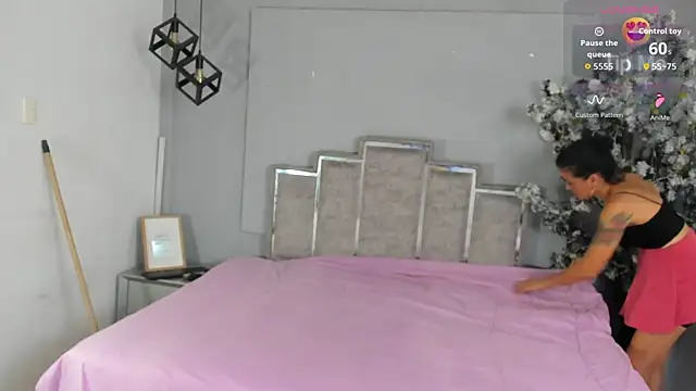 Sofiawonderr online show from June 14, 7:48 pm