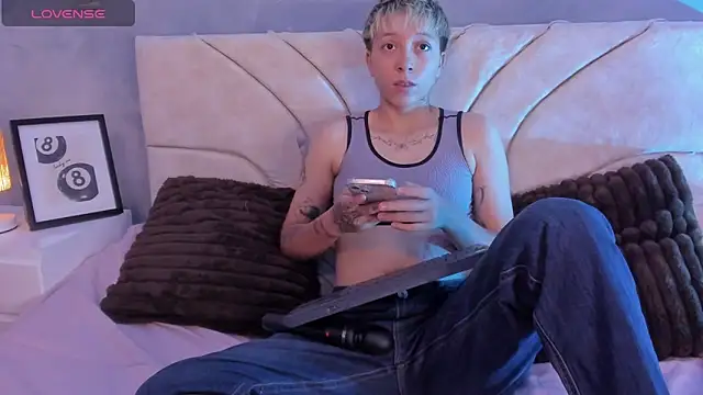 Snapshot of vane_grey chatting on May 26, 8:18 pm vane grey online show from May 26, 8:18 pm