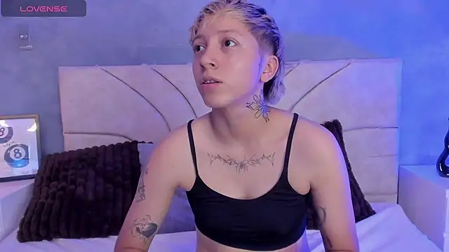 Snapshot of vane_grey chatting on May 23, 8:41 pm vane grey online show from May 23, 8:41 pm
